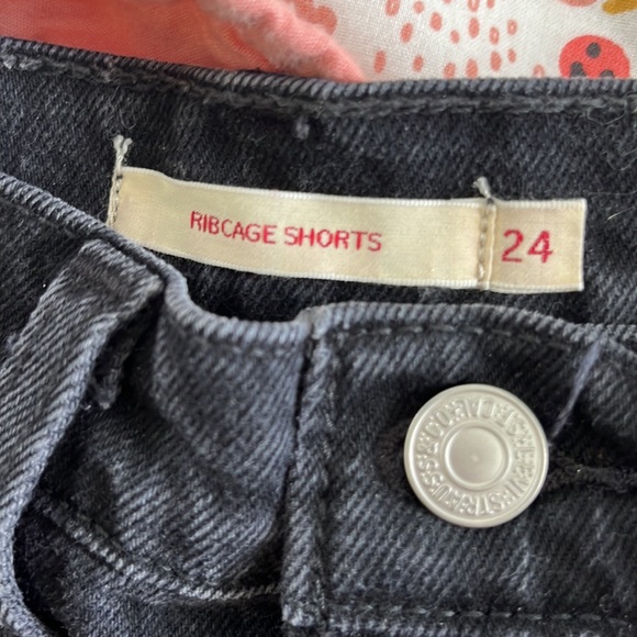 Black Levi Ribcage Shorts - Picture 5 of 6